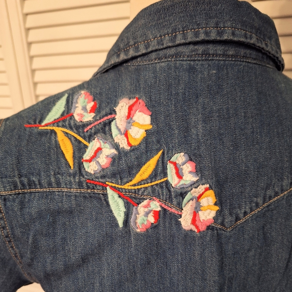 Levi's Soft Denim Short Sleeve Embroidery Button-Up Shirt XS *D2 - Picture 5 of 6